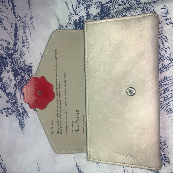 Harry Potter Hogwarts Letter Bi-Fold Wallet And Travel Pouch - Picture 6 of 13